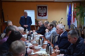 Ilustracja do artykułu: SPOTKANIE WÓJTA GMINY LUBASZ  ZE STRAŻAKAMI 