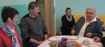 Ilustracja do artykułu: Z życzeniami u podopiecznych...'choć zapomniał o nich świat'