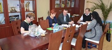 Ilustracja do artykułu: Podpisanie umowy na odbiór odpadów komunalnych od mieszkańców z terenu Gminy Lubasz