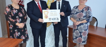 Ilustracja do artykułu: Umowa dotacyjna na remont szatniowca w Lubaszu podpisana