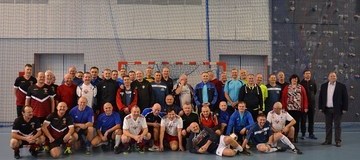Ilustracja do artykułu: Kolejne święto piłki nożnej miało miejsce w sobotnie przedpołudnie w Hali Widowiskowo – Sportowej w Lubaszu.