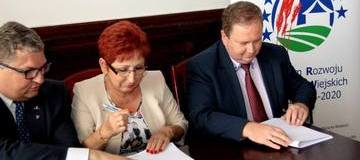 Ilustracja do artykułu: Uroczyste podpisanie umowy na budowę drogi