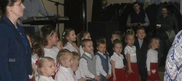 Ilustracja do artykułu:    Dzień Babci i Dziadka w Dębem