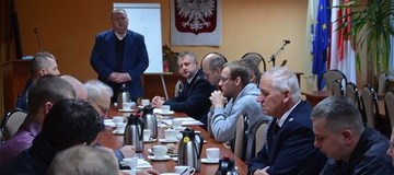 Ilustracja do artykułu: SPOTKANIE WÓJTA GMINY LUBASZ  ZE STRAŻAKAMI 