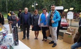 Najładniejszy fiat z komisja konkursową Wójt Marcin filoda, Przewodnicząca Rady Żanaeta Andrzejewska i Radna Estera Nobik-Resizer-800S