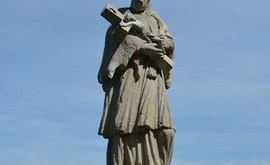 Figura św. Nepomucena w Sławnie