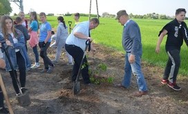 sadzenie_drzew_Pod_Lipami_020