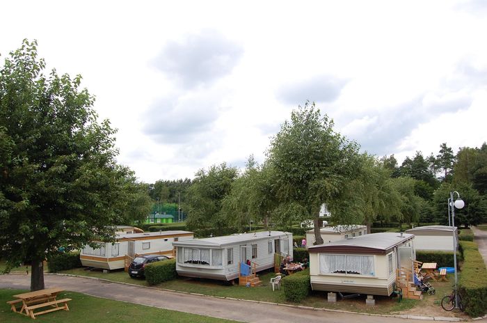 Ośrodek wypoczynkowy nad jeziorem w Lubaszu